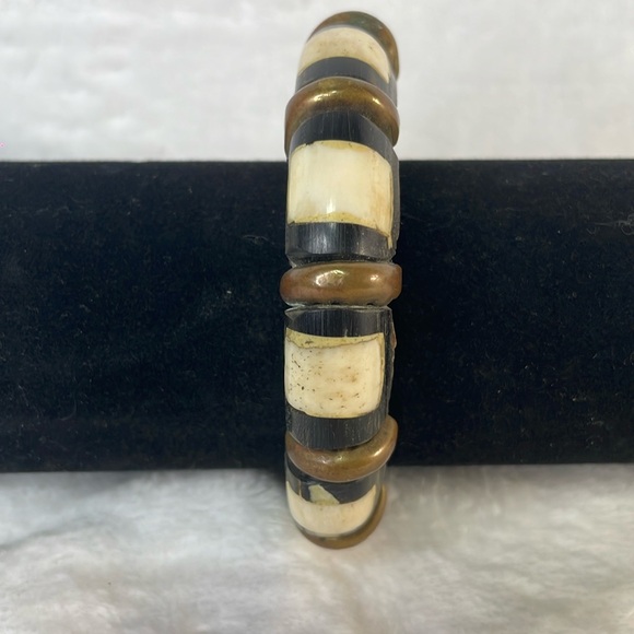 Bone and wood bangle bracelet. - Picture 1 of 3